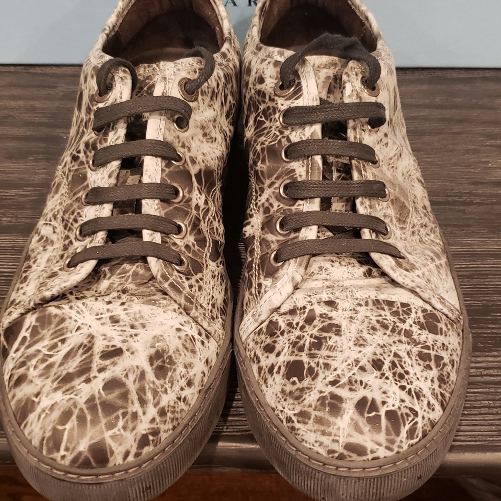 Lavin mens lowtop sneaker size 9